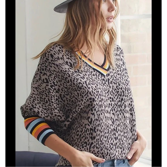 Cozy Leopard Print V-Neck Sweater L Rainbow Trim Dolman Sleeve Gray Black - Picture 2 of 10